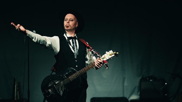 Paul Ronny 1 april